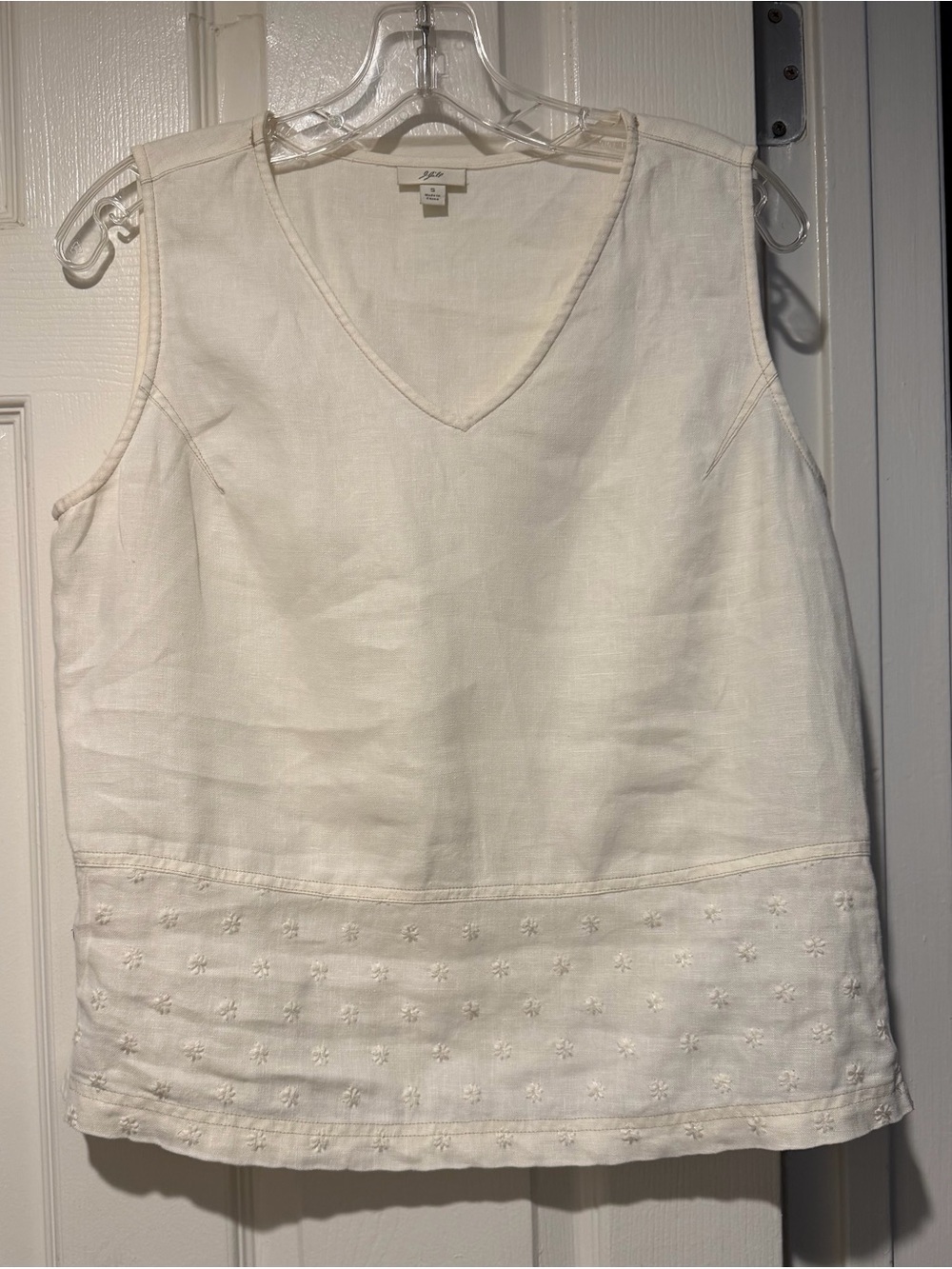 Women’s - J. Jill Cream V-Neck Sleeveless Embroidered Hem Tank Top